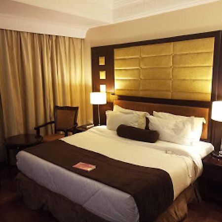 Room In Lodge - Owu Crown Hotel, Ibadan Buitenkant foto