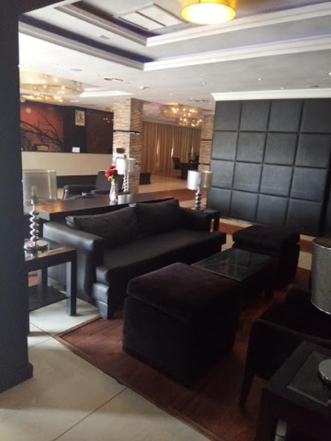Room In Lodge - Owu Crown Hotel, Ibadan Buitenkant foto